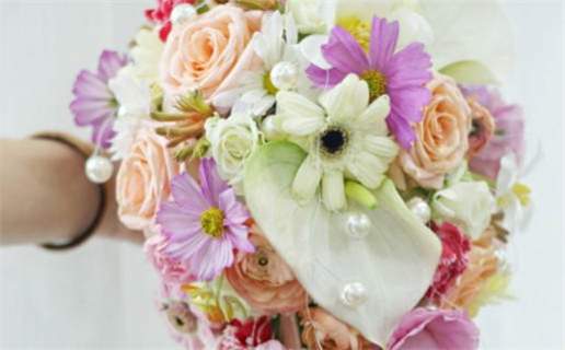 今日是否推荐领取结婚证,领证2026年5月2日黄历分析