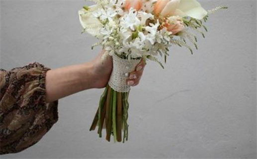 黄历2028年1月12日乔迁适合吗