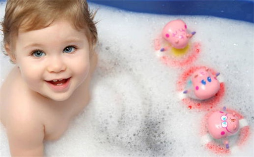 程姓女宝宝取名大全：2025年12月21日出生的宝宝名字推荐