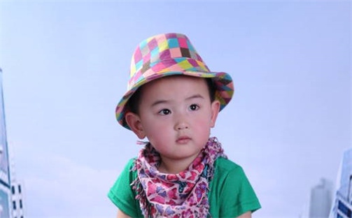 如何给2025年12月08日出生的董姓男宝宝起个好名字？专业分析与建议