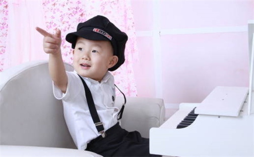 周姓女宝宝诗意唯美名字精选355个，好听有寓意