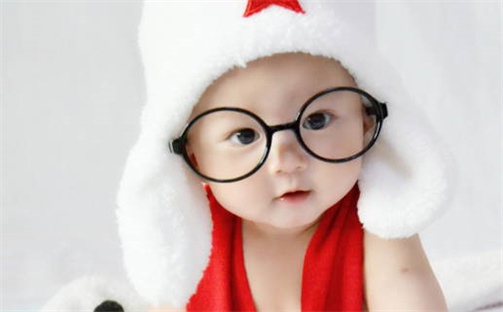 胡姓女孩子起名技巧：2025年12月12日生辰八字取名指南